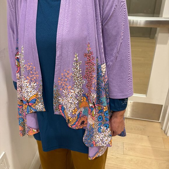 Handpainted lavender swing jacket, elbowlength sleeves, like new, fits any size! - Picture 3 of 13